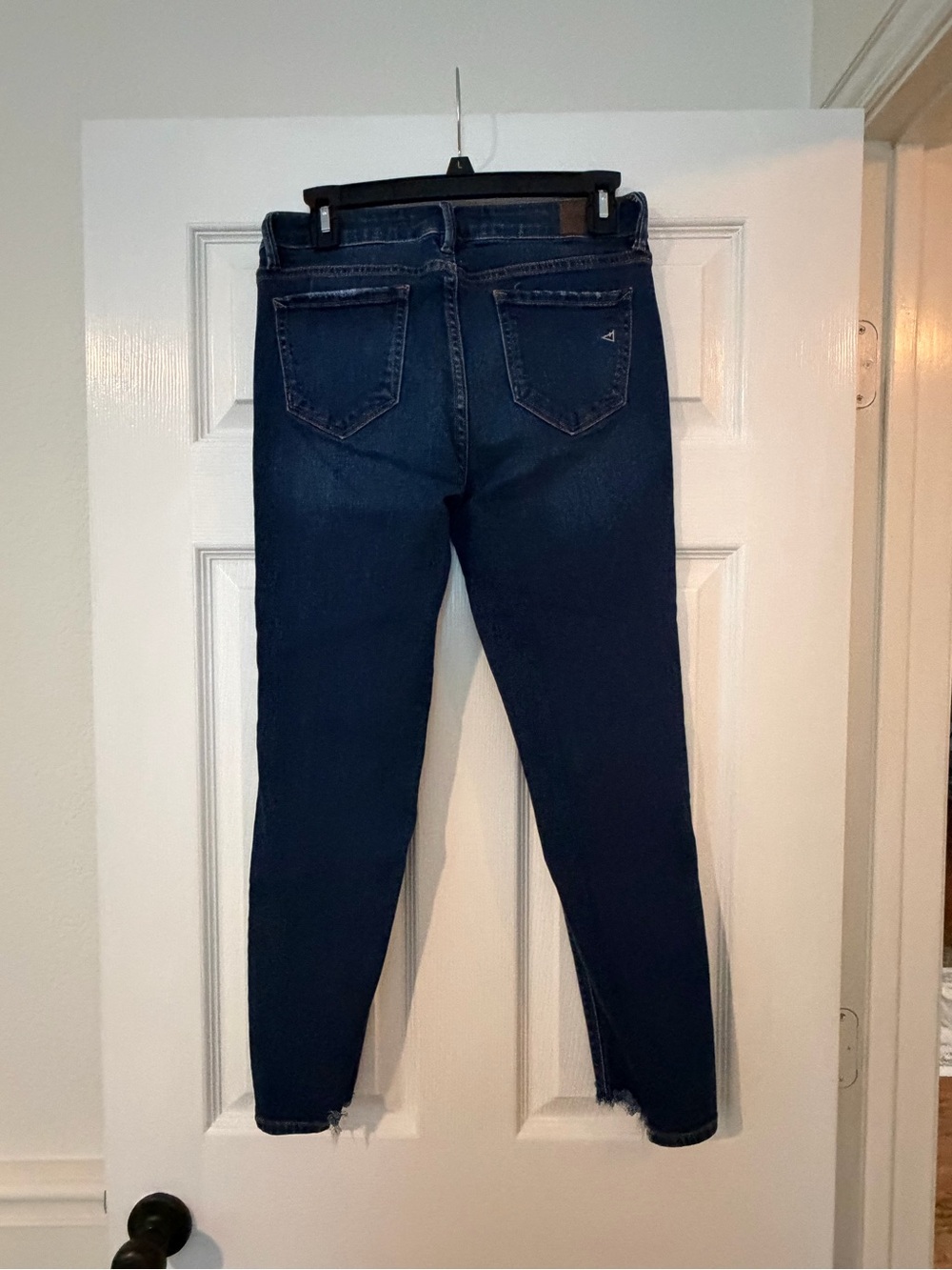 Hidden High-Rise Skinny Jeans in Dark Blue Wash - Picture 2 of 3